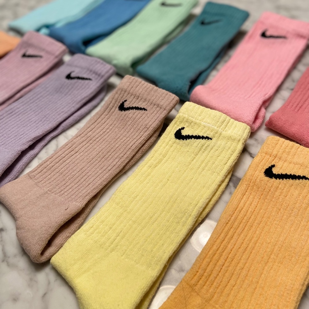NIKE MULTI COLORED SOCKS 6PACK x $45